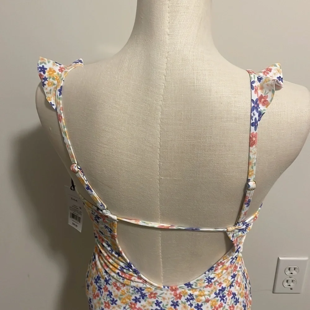 Shade & Shore swimsuit woman one piece white floral med coverage New Sz S
